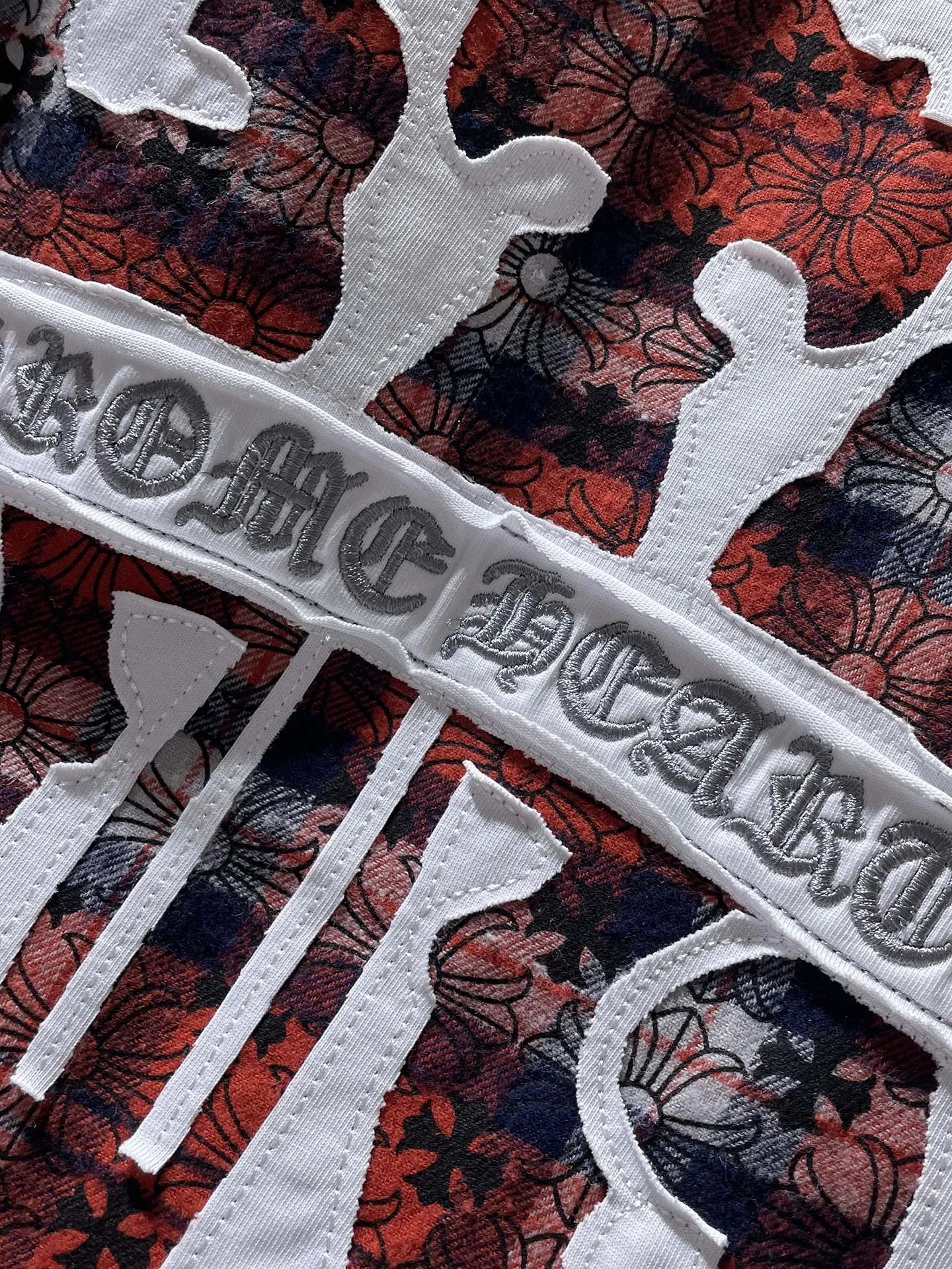 P170 new Chrome Hearts 25ss high version for summer! High-weight, environmentally friendly, high-quality top-quality fabric 260g~285g Krobajian Heavy Industry hand-applied embroidered short-sleeved heavy industry embroidery! ! ! Tens of thousands of needles! ! Counter synchronized replica version 1:1 Recommended colors: black white